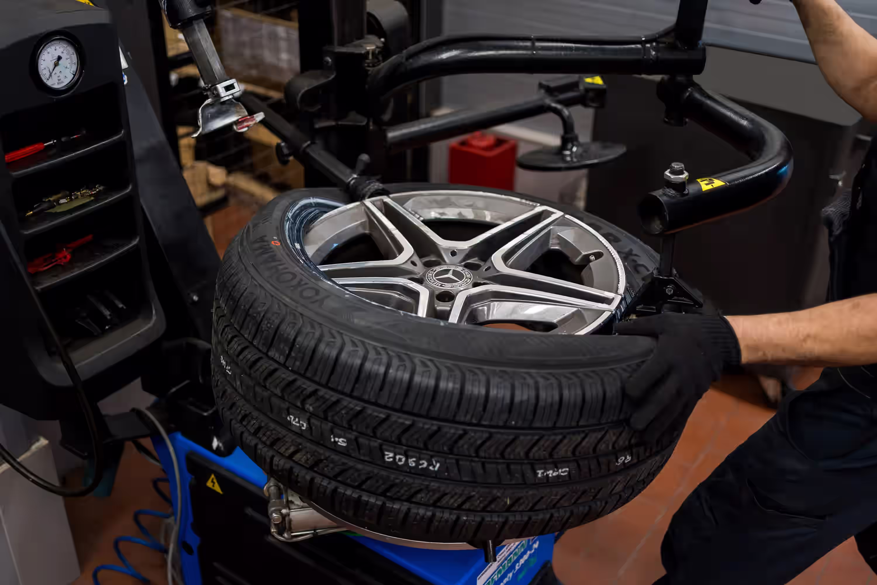 Шиномонтаж и балансировка колес